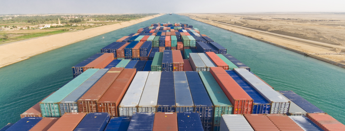 Read more about the article Suez Canal: What happened and what can the logistics sector learn from it?