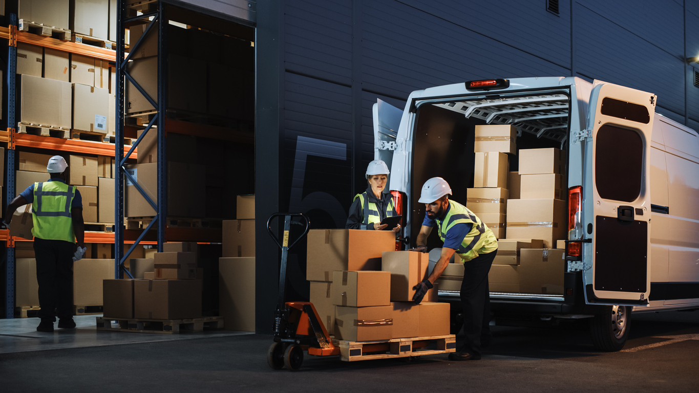 Read more about the article Delivering Excellence: How Customer-Centric Logistics Elevates E-commerce Experiences with 3PL Solutions